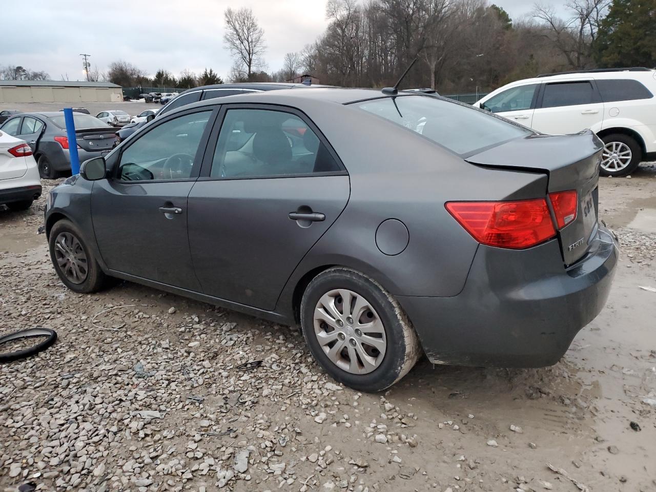 VIN KNAFU4A28D5727415 2013 KIA FORTE no.2