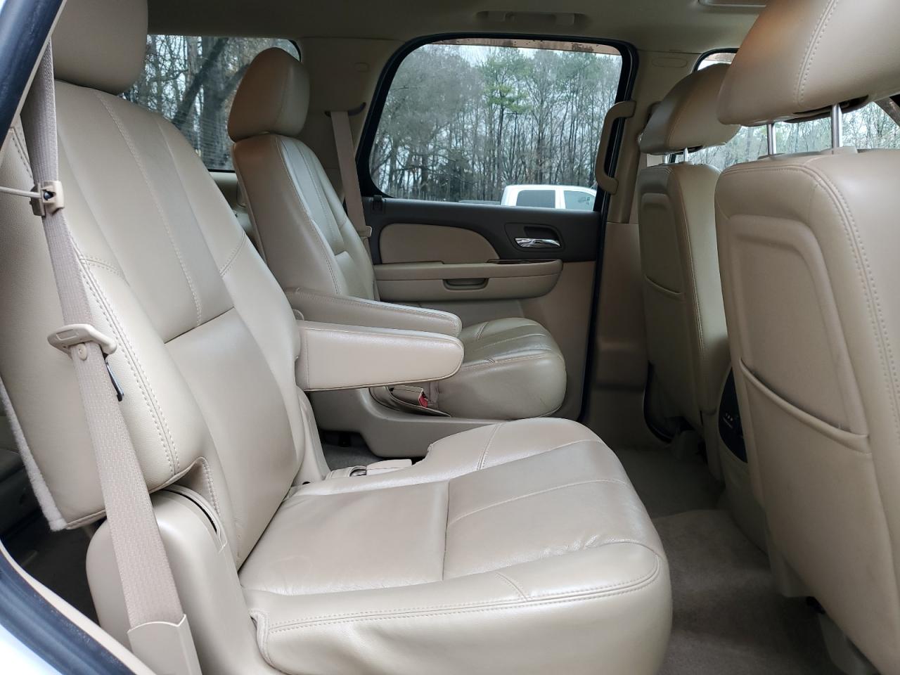 2011 Chevrolet Tahoe - Image 11