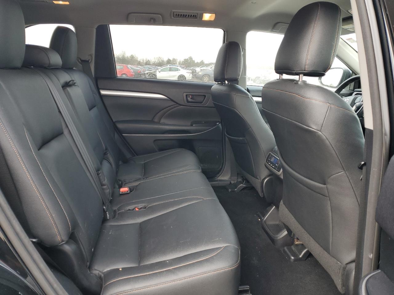2014 Toyota Highlander - Image 11
