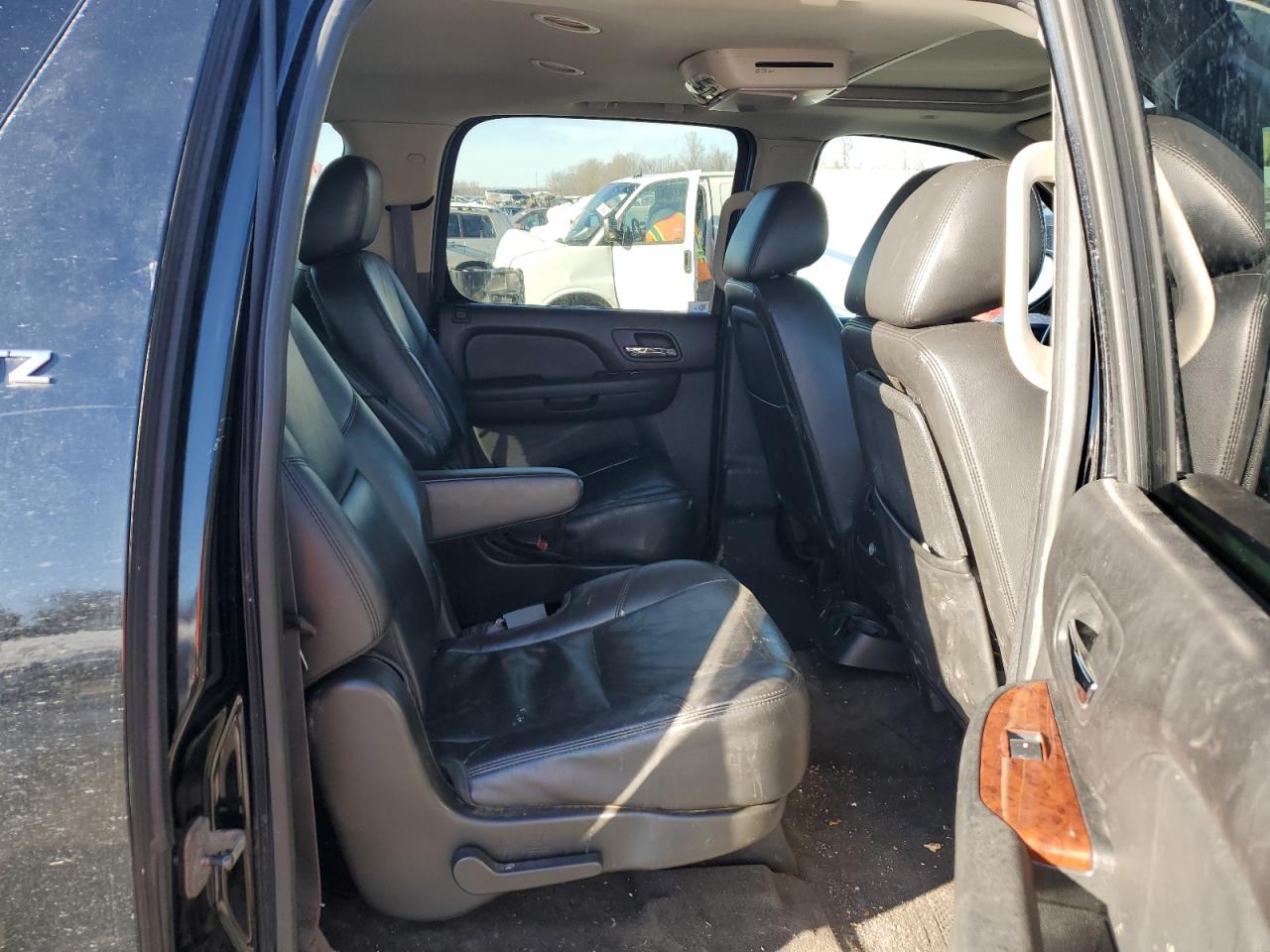 2011 Chevrolet Suburban - Image 12