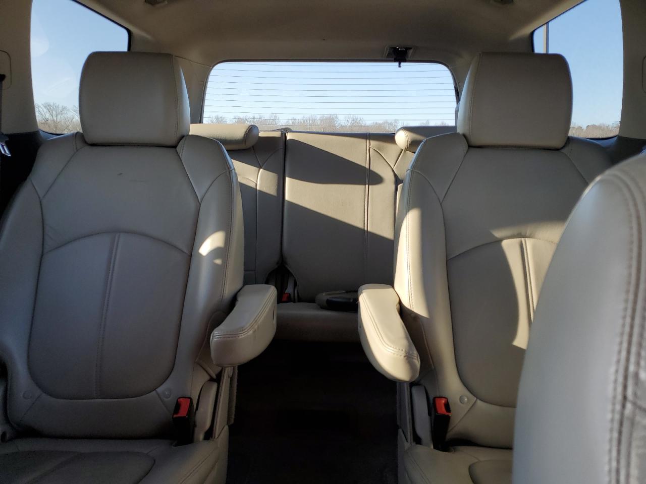 2011 GMC Acadia - Image 10