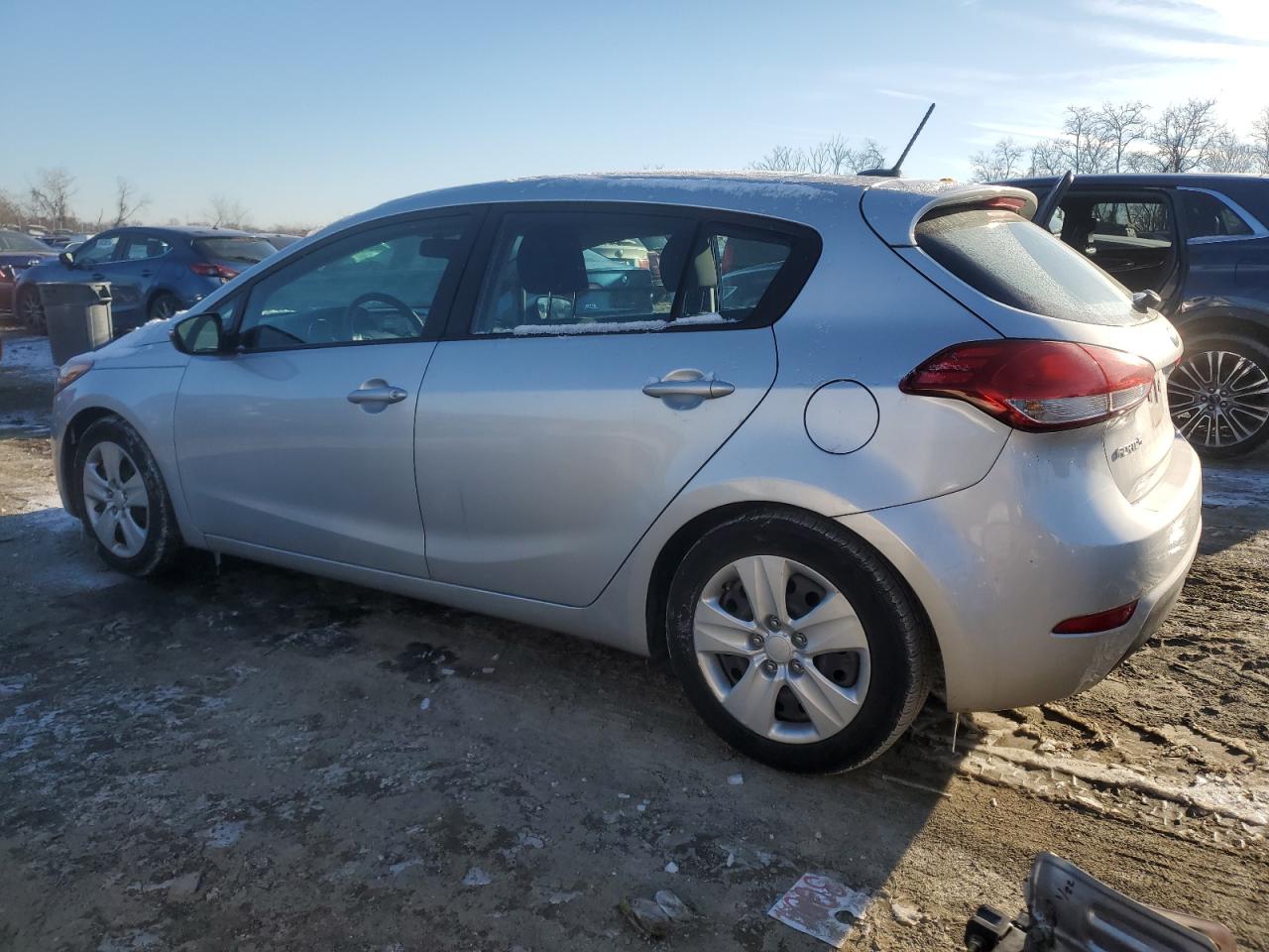 2016 Kia Forte - Image 2