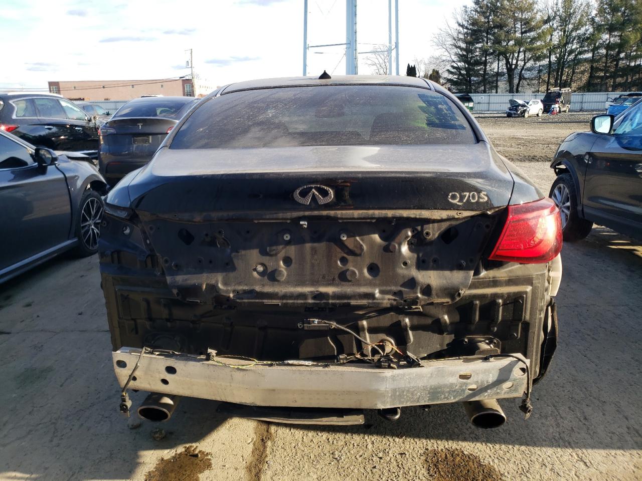 2016 Infiniti Q70 - Image 6