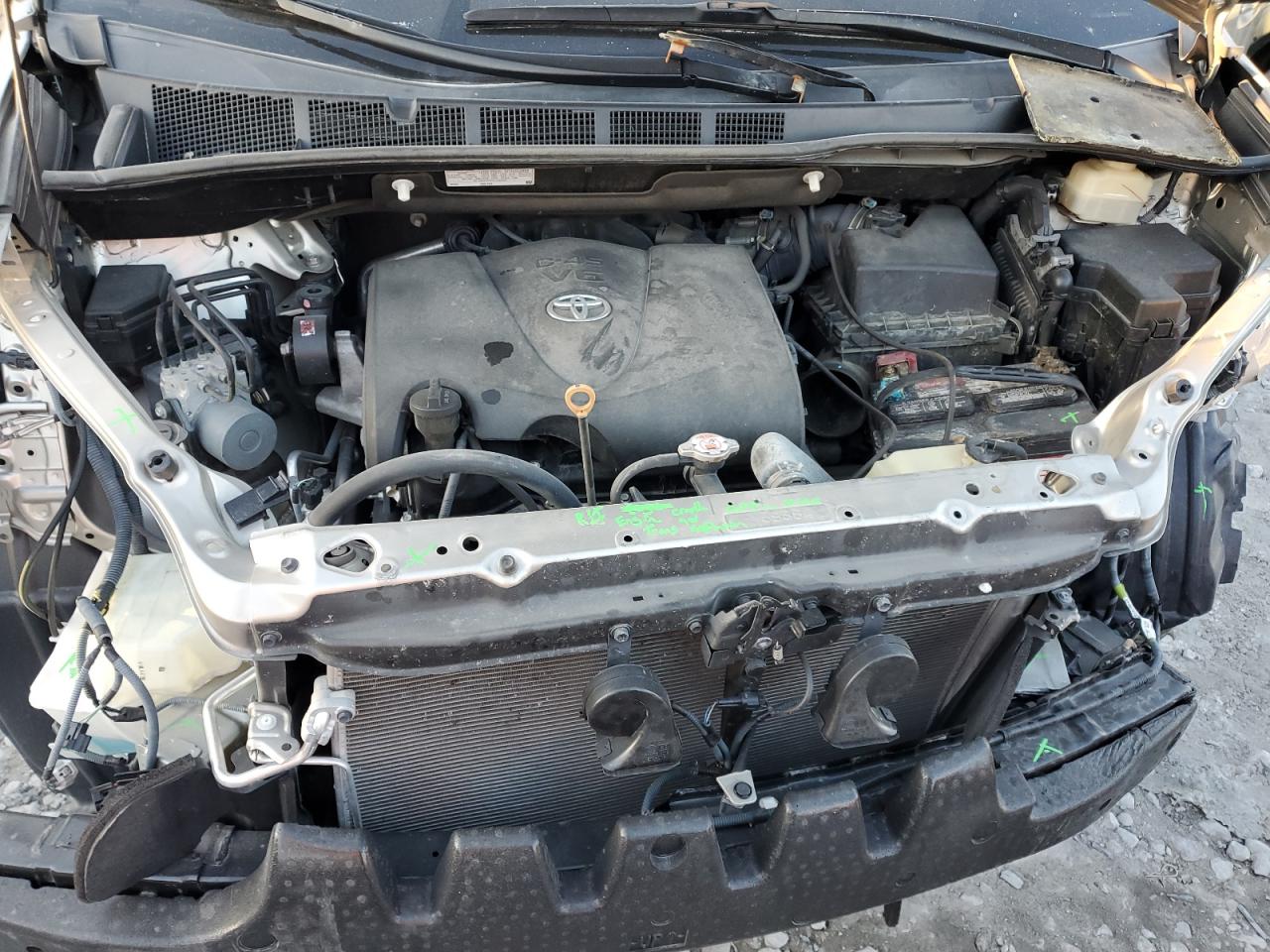2017 Toyota Sienna - Image 12
