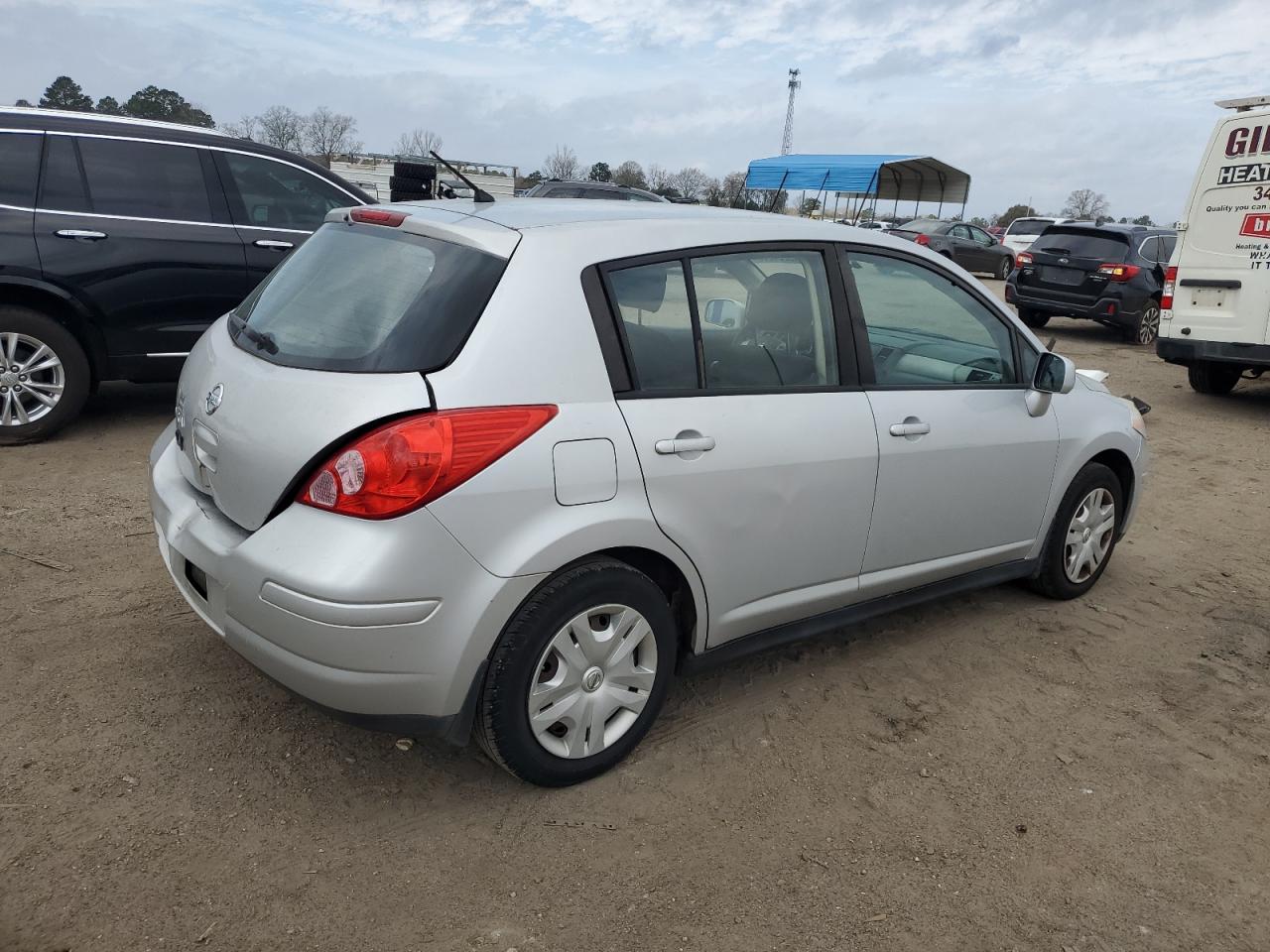 2011 Nissan Versa - Image 3