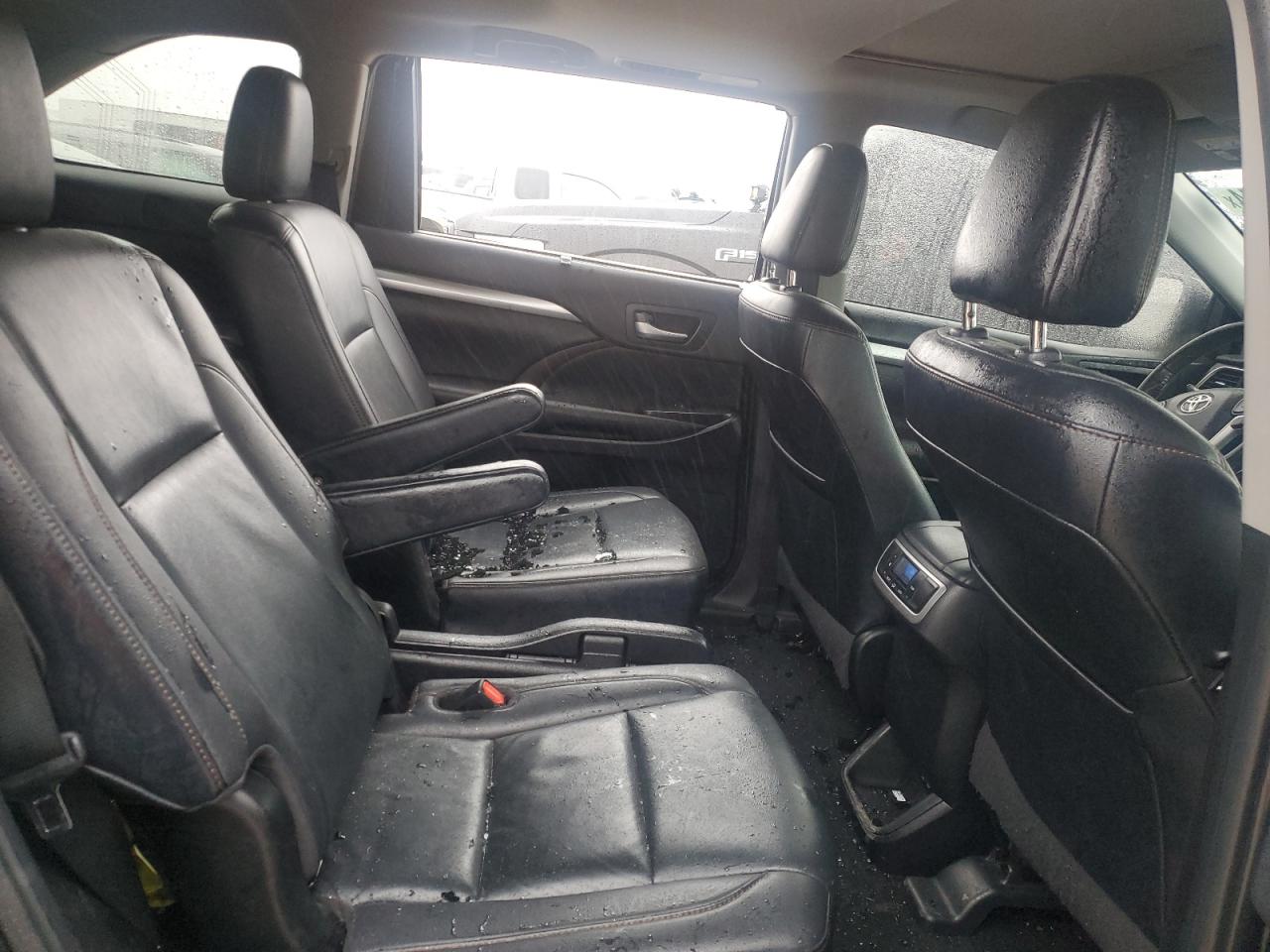 2019 Toyota Highlander - Image 11