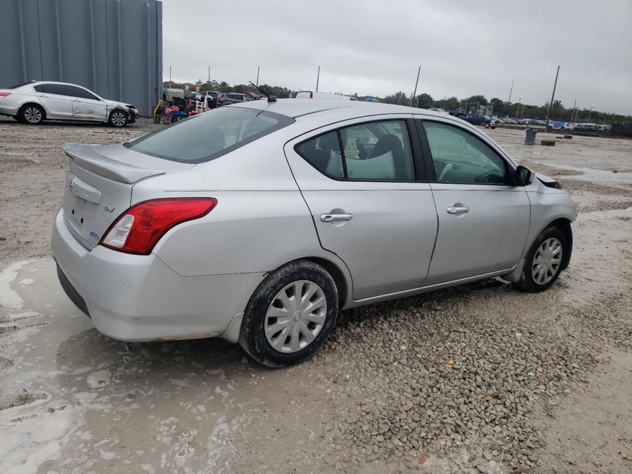 2016 Nissan Versa - Image 3