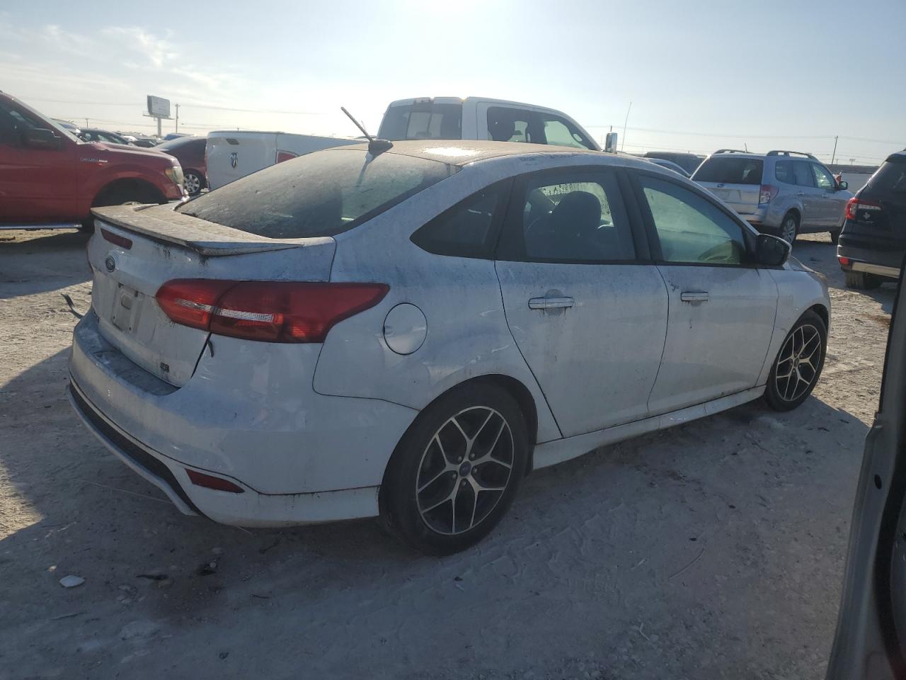 VIN 1FADP3F21GL306212 2016 FORD FOCUS no.3