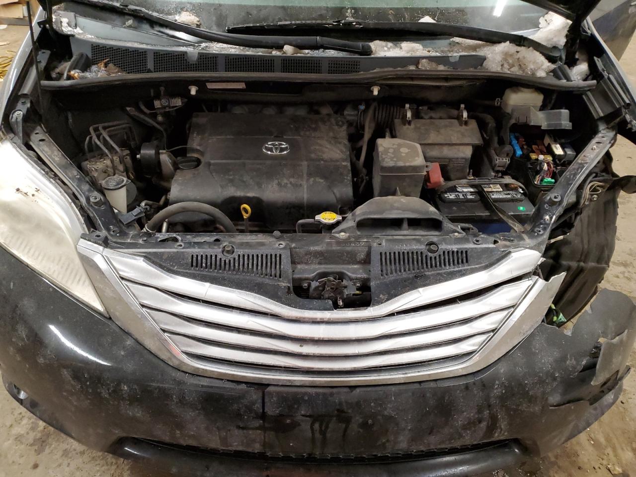 2011 Toyota Sienna - Image 12