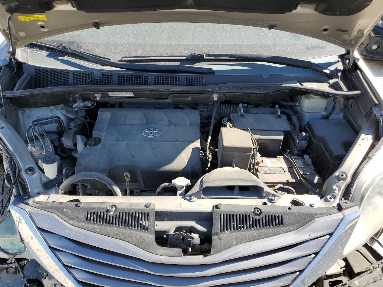 2015 Toyota Sienna - Image 12