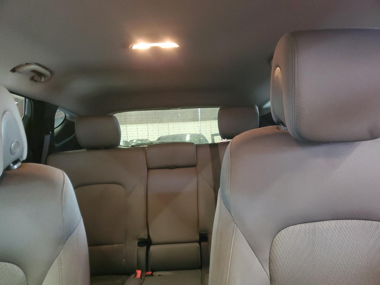 2014 Hyundai Santa Fe - Image 10