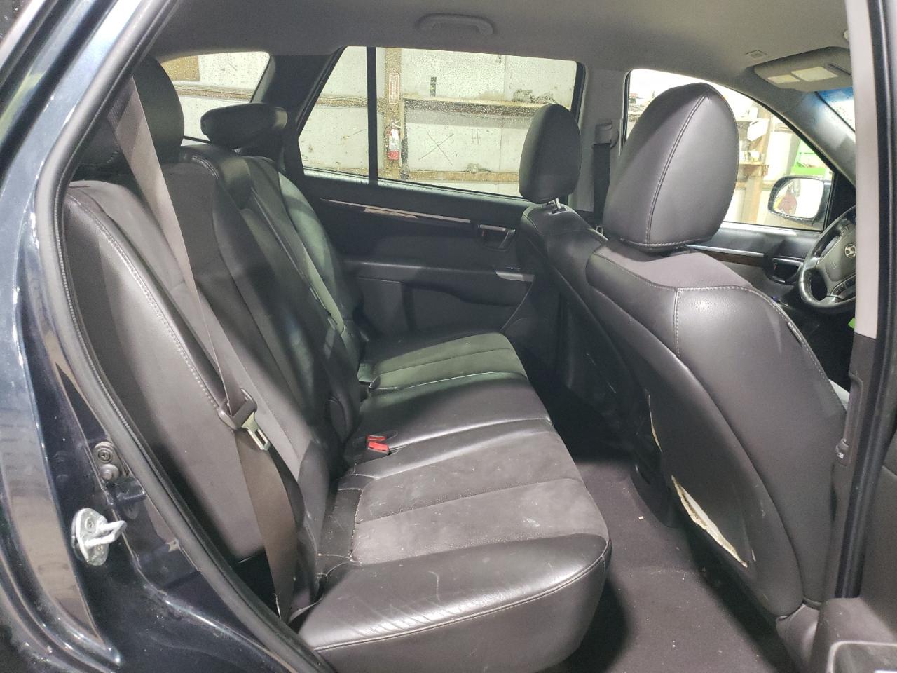 2012 Hyundai Santa Fe - Image 11