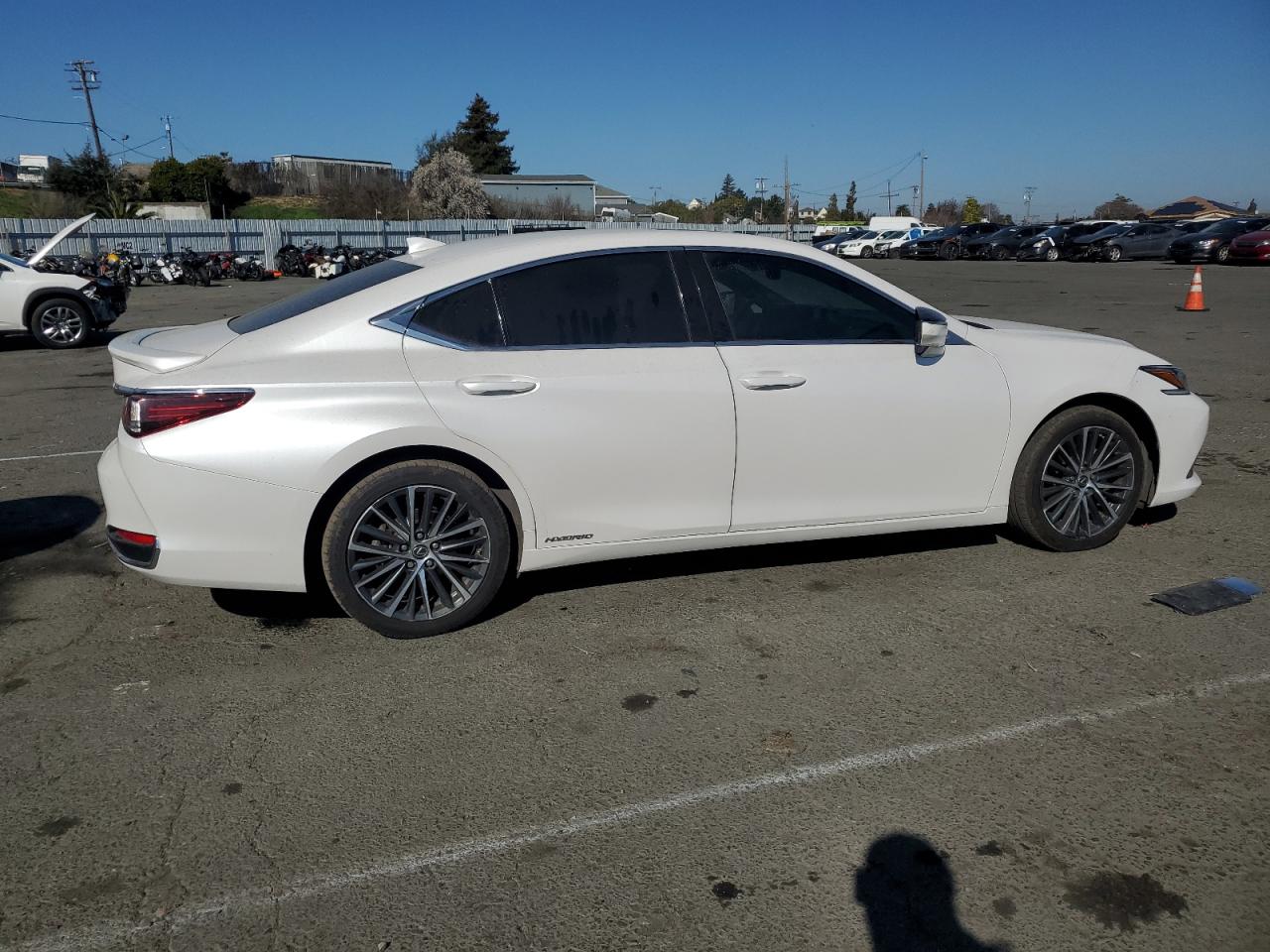 2022 Lexus ES - Image 3