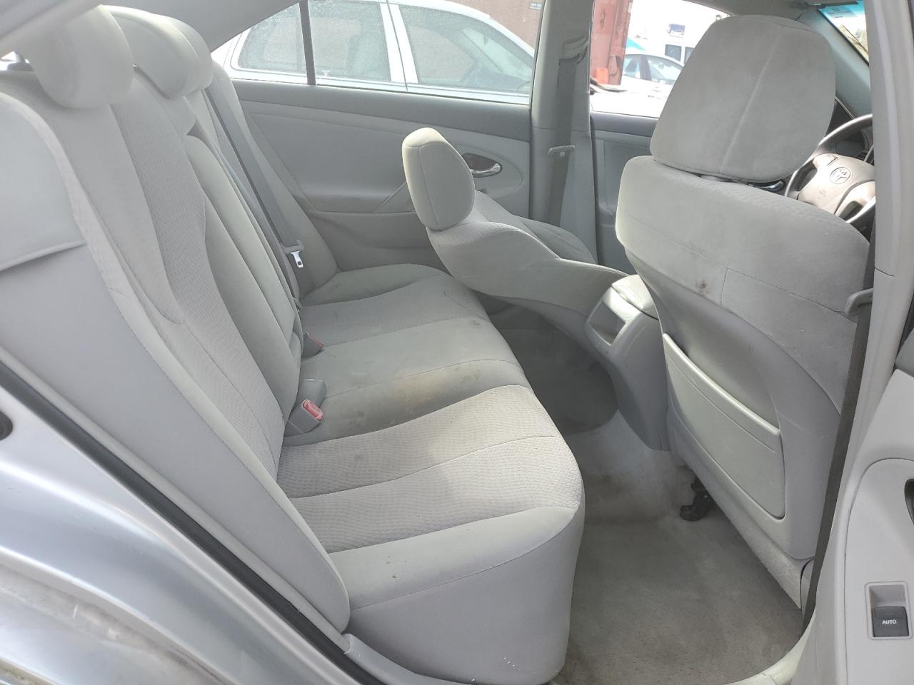2011 Toyota Camry - Image 10