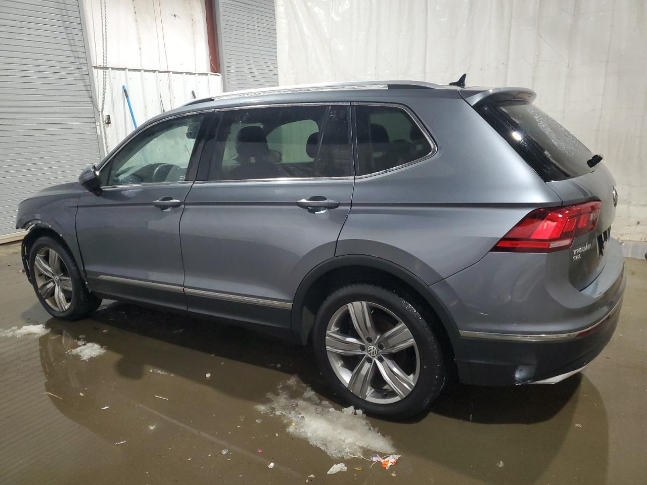 2018 Volkswagen Tiguan - Image 2