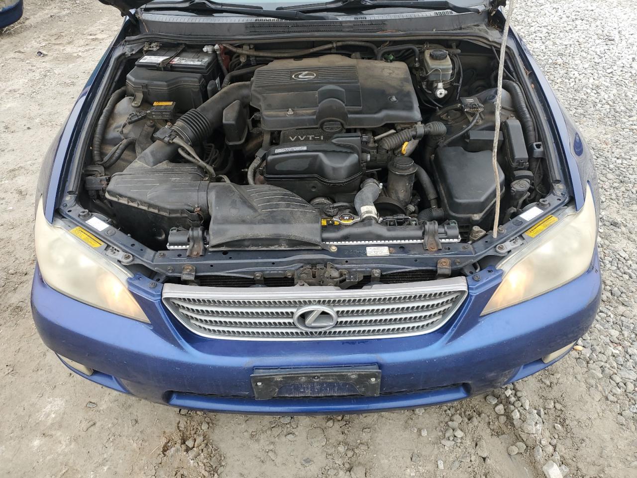 2001 Lexus IS - Image 11