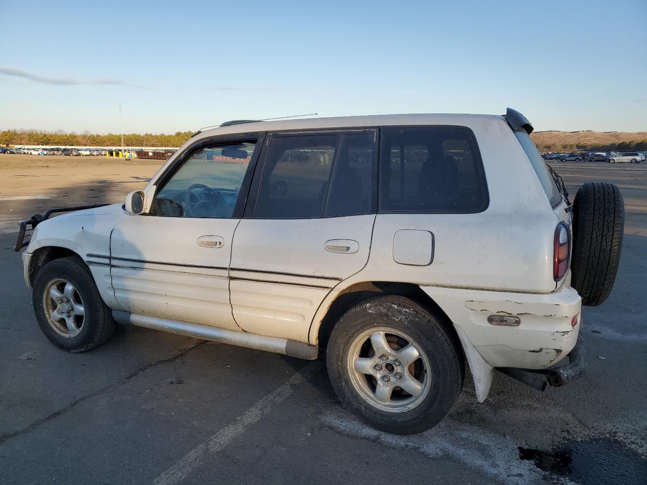 2000 Toyota RAV 4 - Image 2