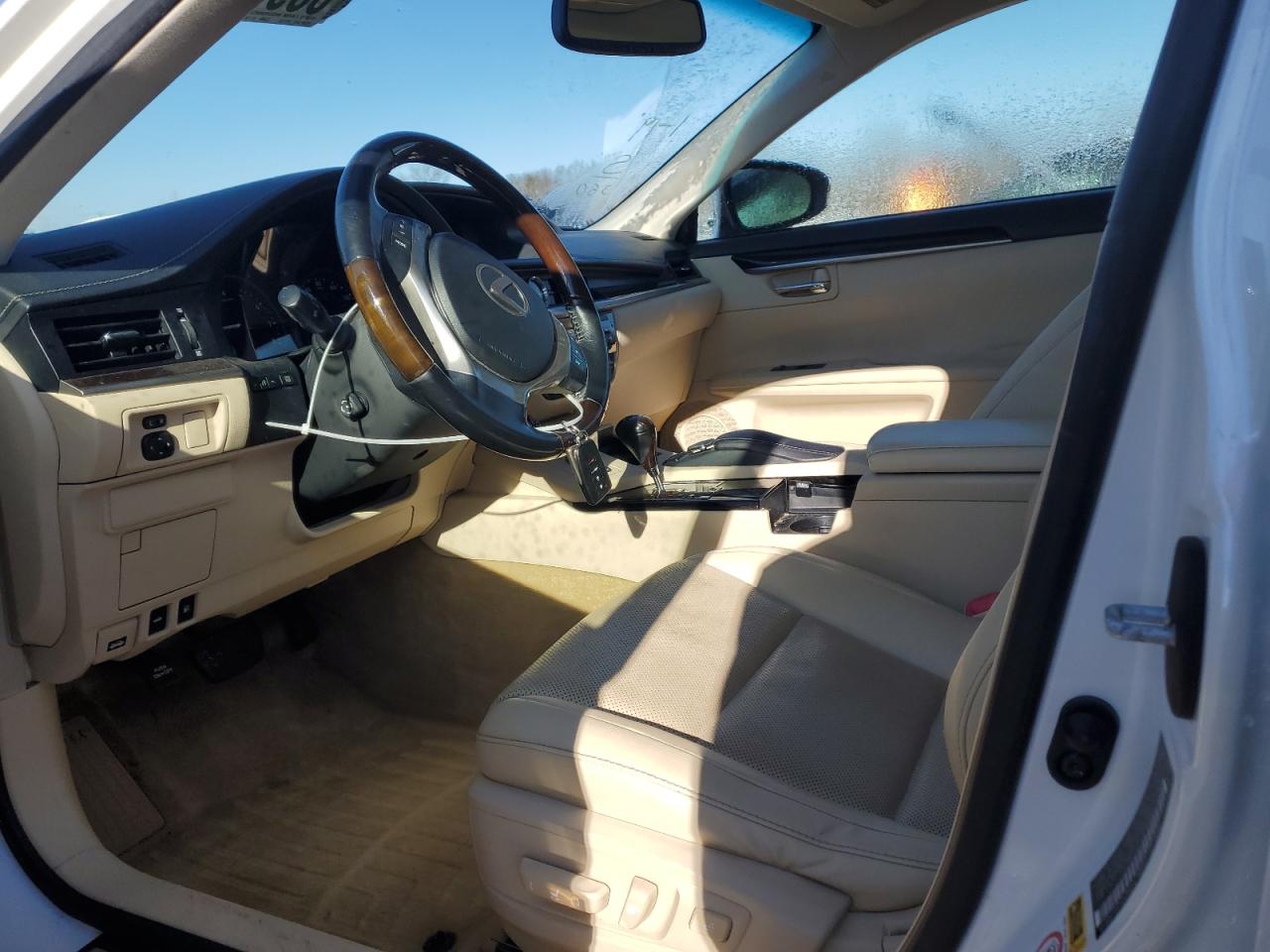 2015 Lexus ES - Image 7
