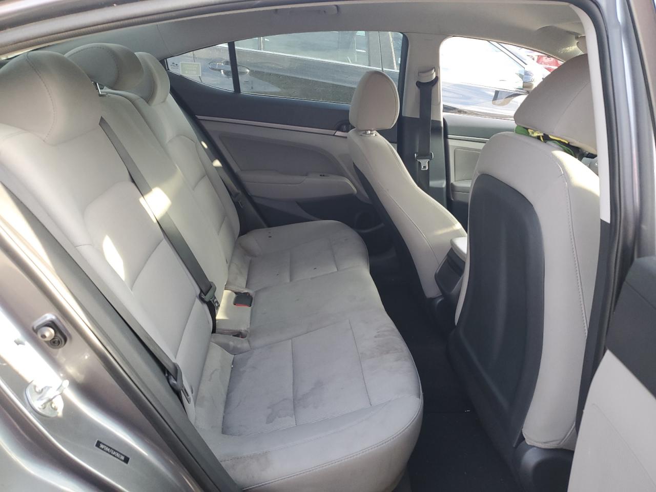 2018 Hyundai Elantra - Image 10