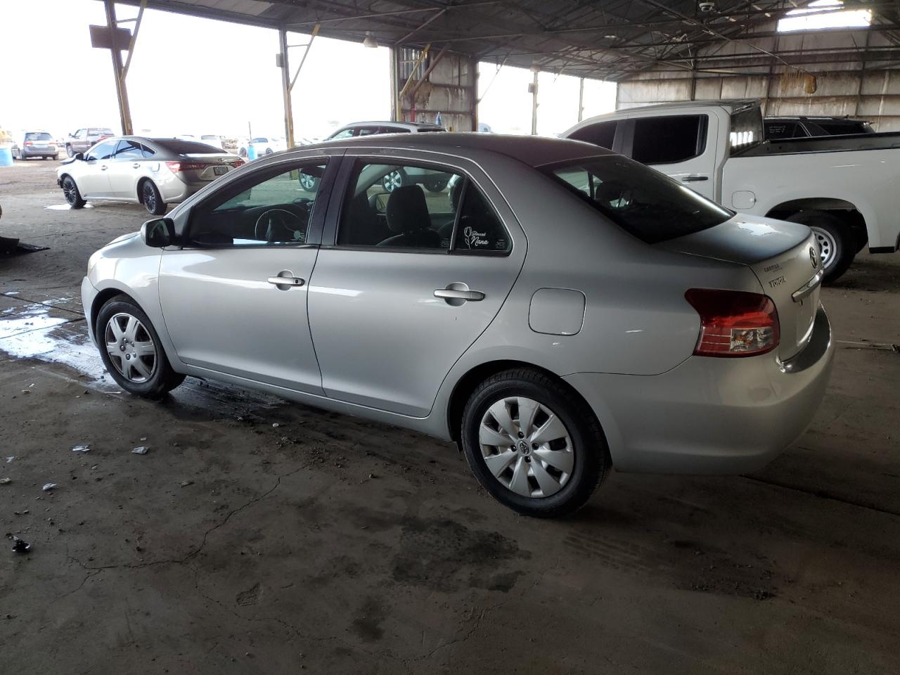 2009 Toyota Yaris - Image 2