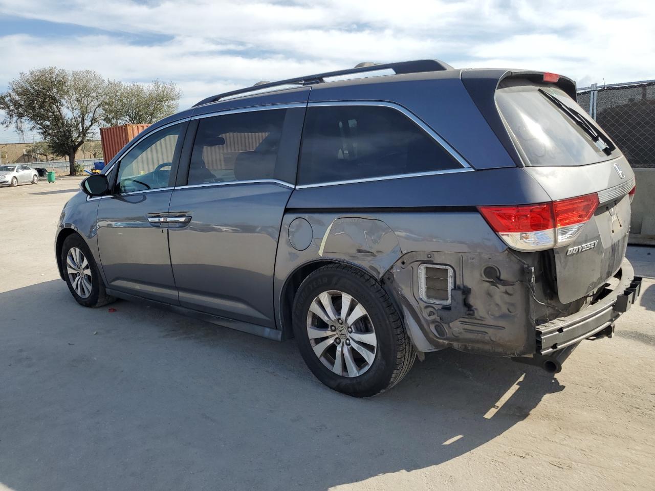 2014 Honda Odyssey - Image 2