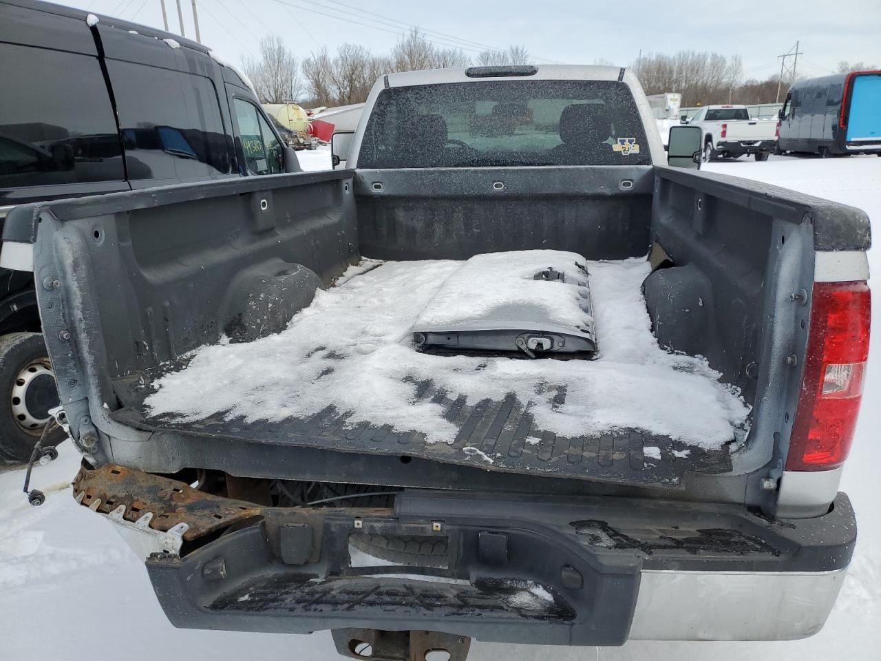 2011 Chevrolet Silverado - Image 10