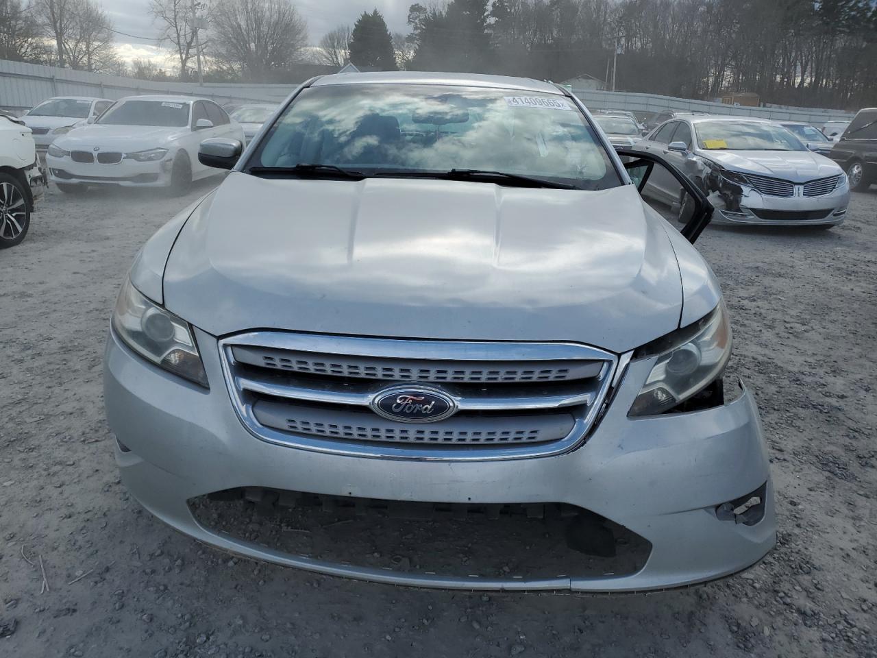 2010 Ford Taurus - Image 5