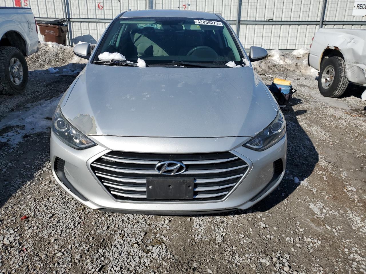 2017 Hyundai Elantra - Image 5