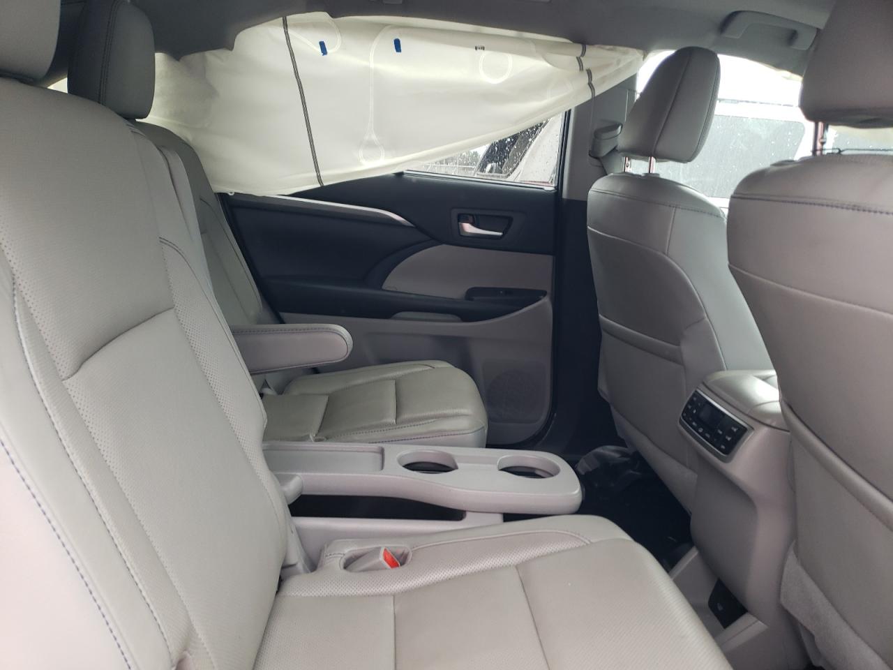 2019 Toyota Highlander - Image 11