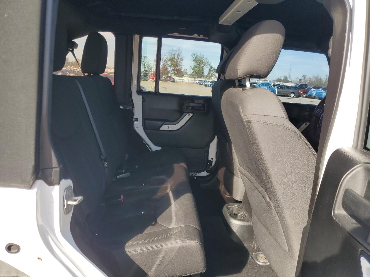 2015 Jeep Wrangler - Image 11