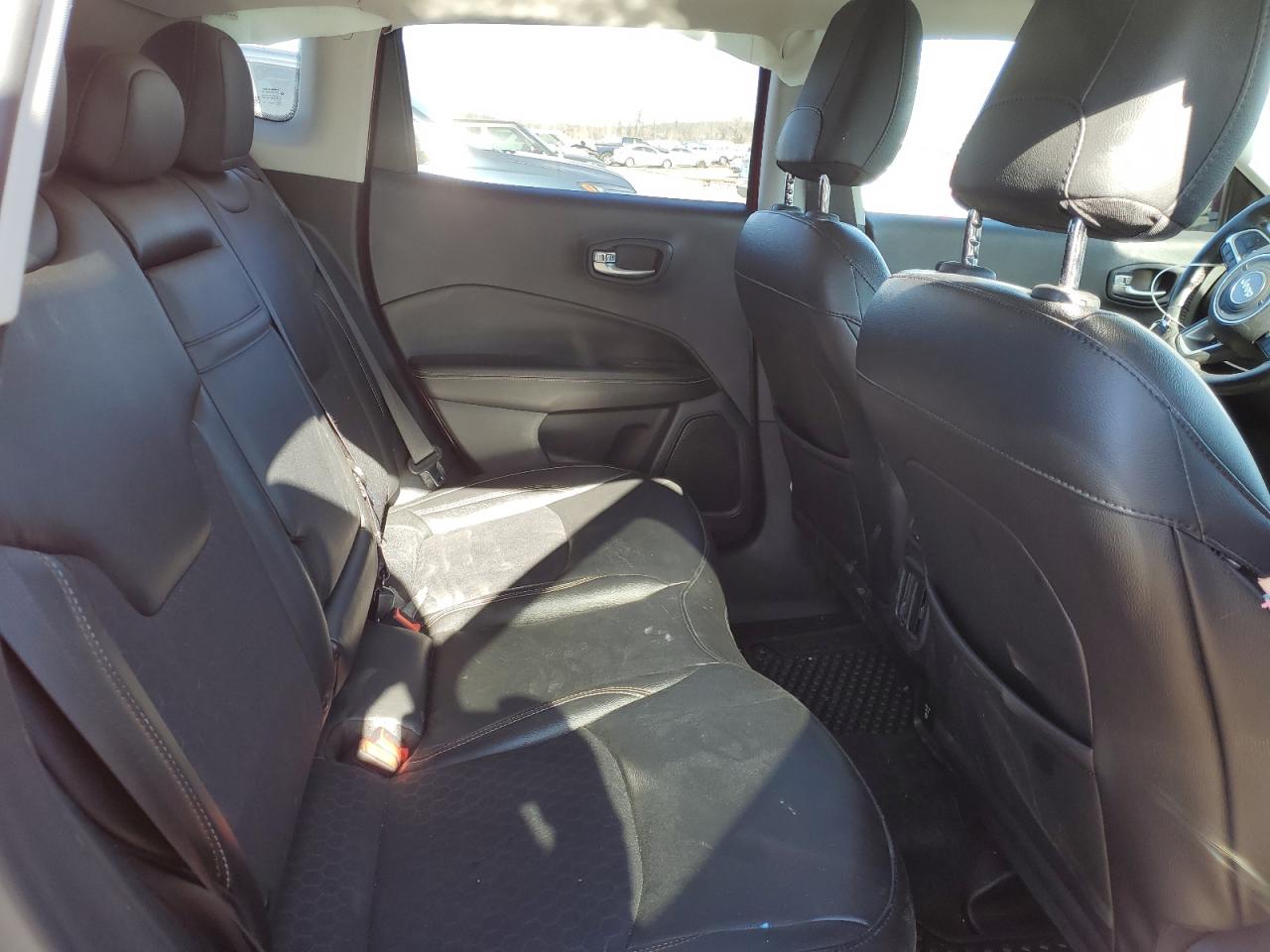2019 Jeep Compass - Image 11