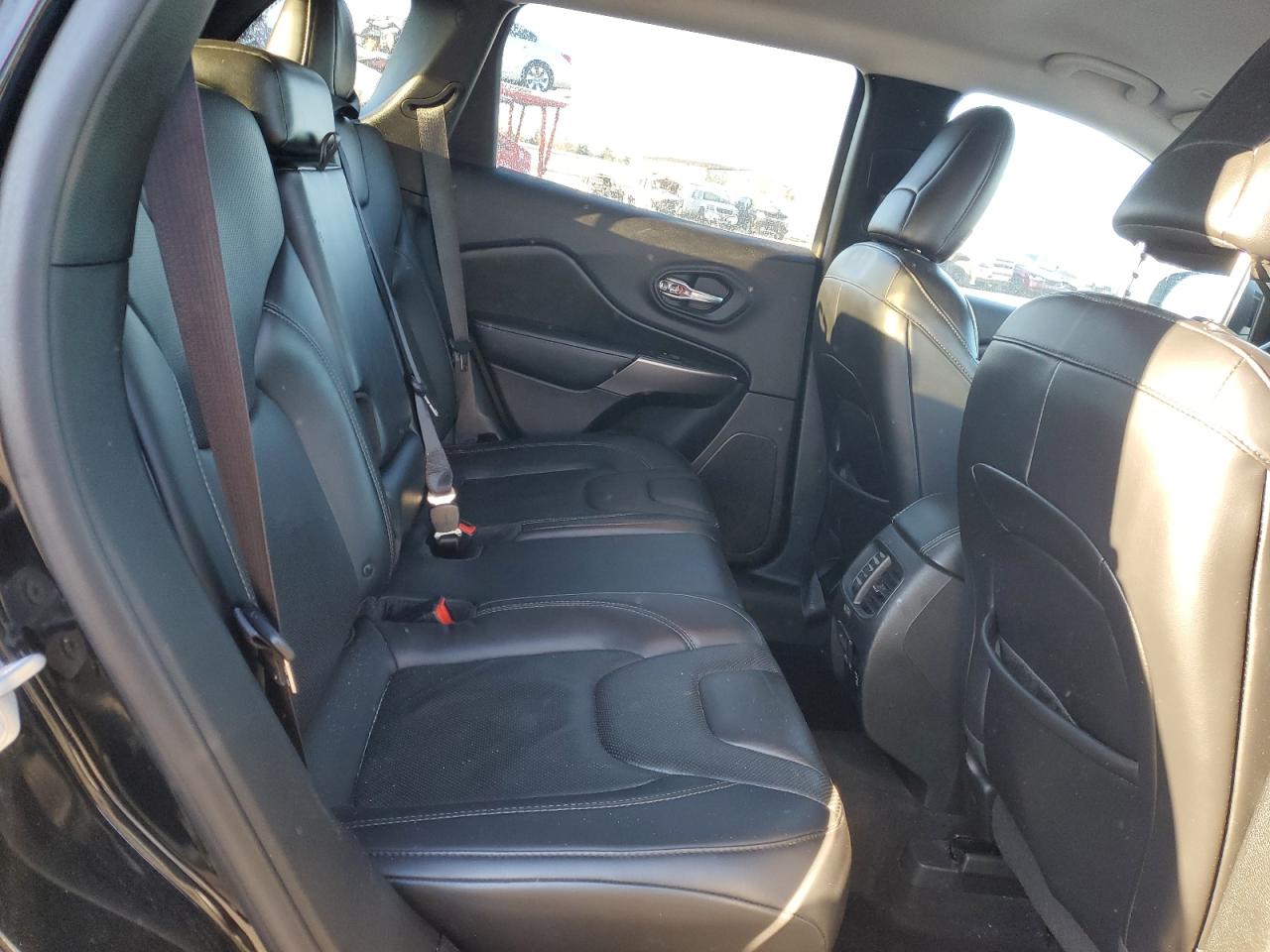 2019 Jeep Grand Cherokee - Image 11