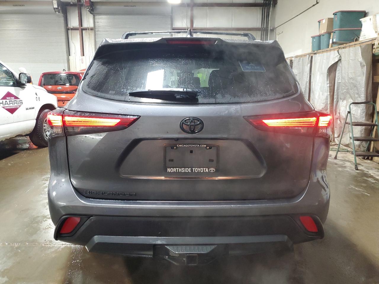 2022 Toyota Highlander - Image 6