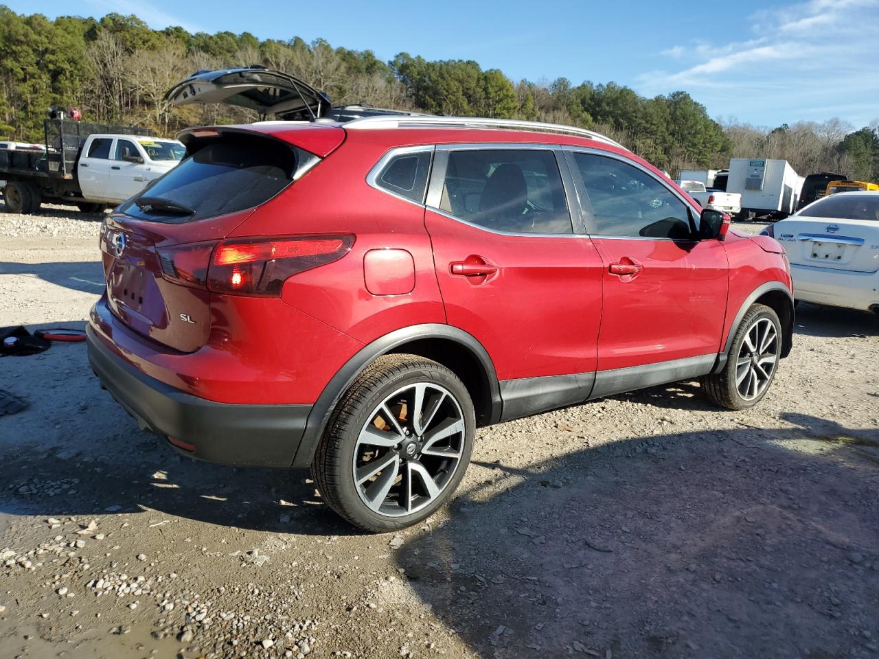 2017 Nissan Rogue - Image 3