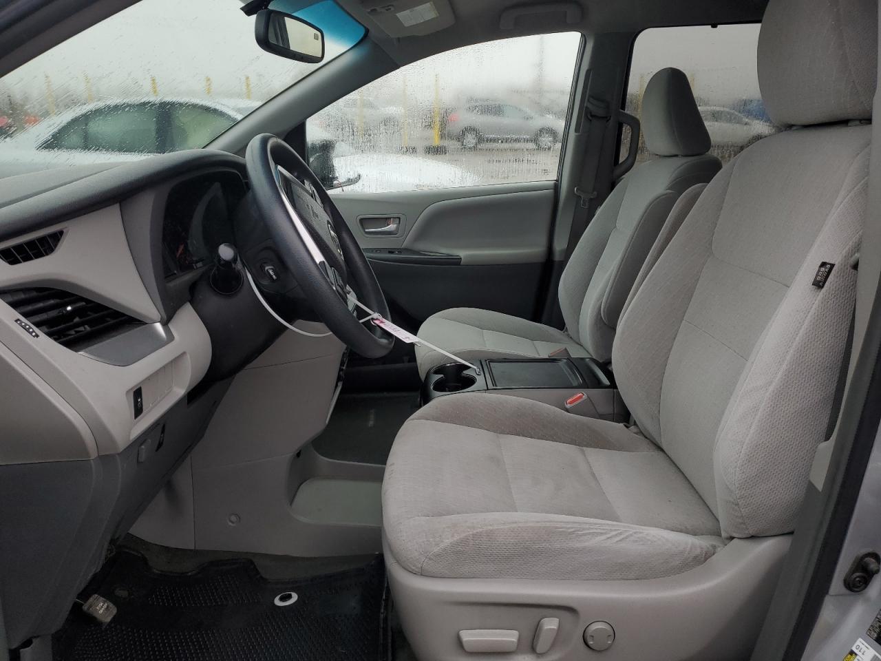 2015 Toyota Sienna - Image 7