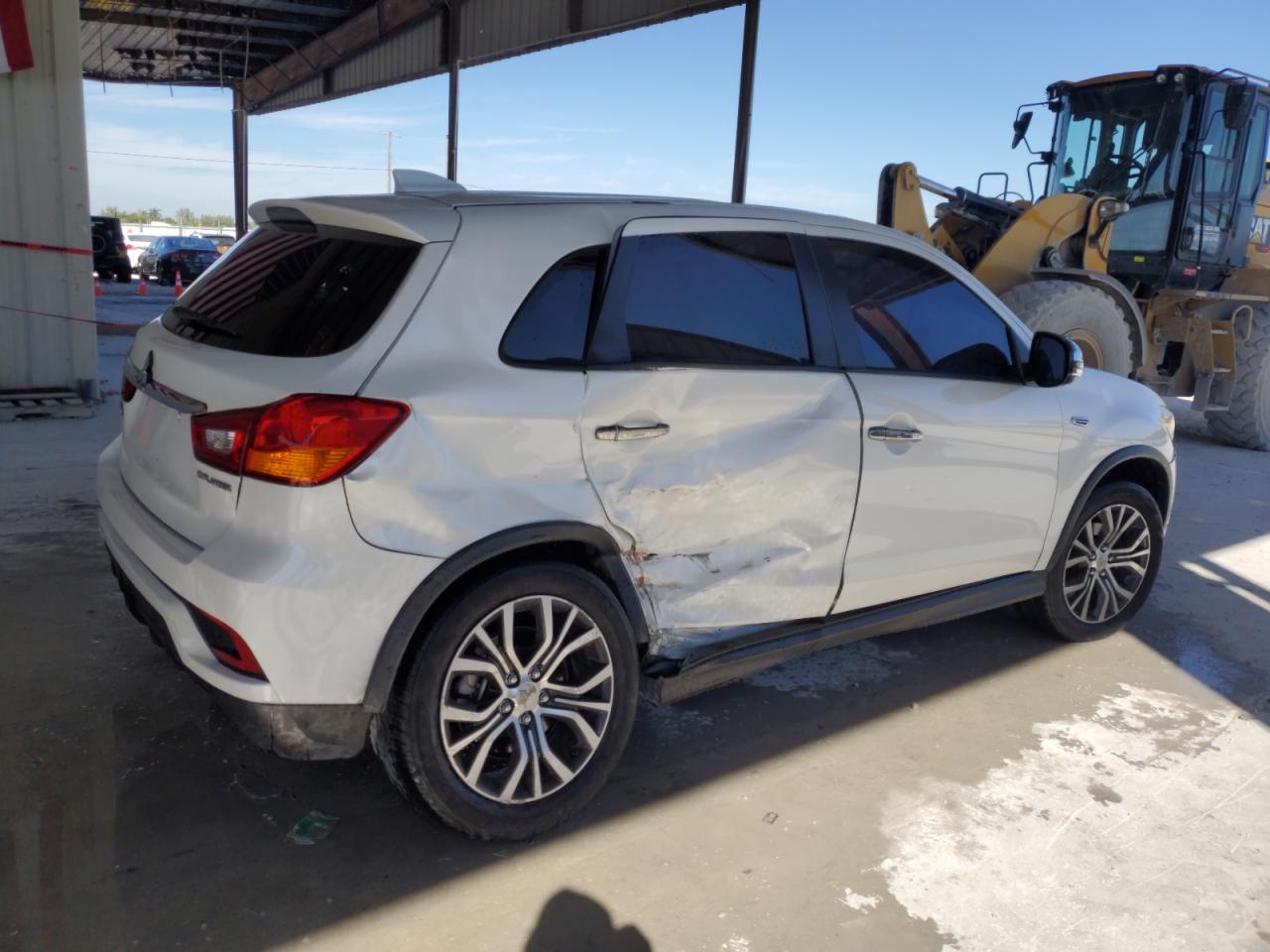 2018 Mitsubishi Outlander - Image 3