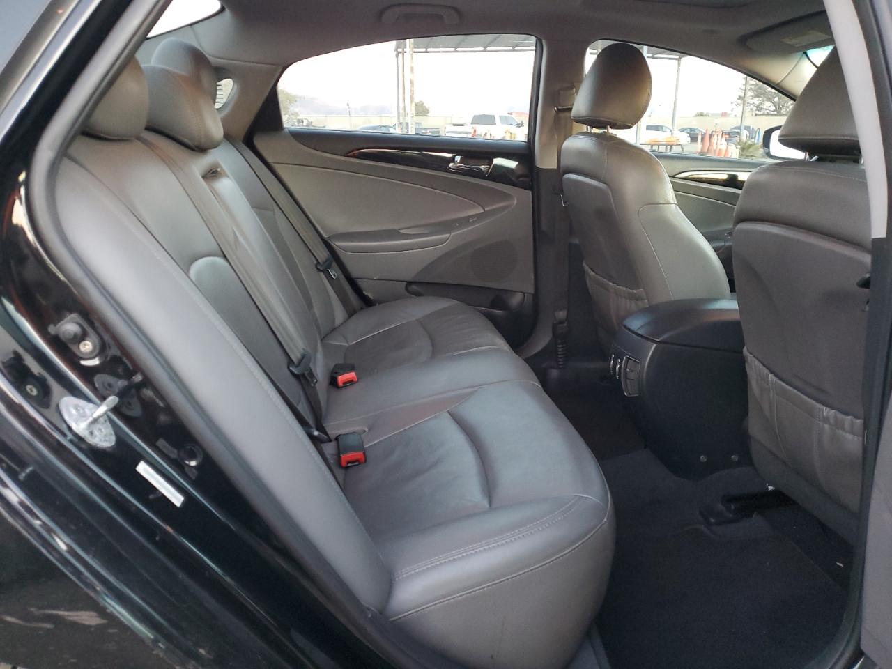 2011 Hyundai Sonata - Image 10