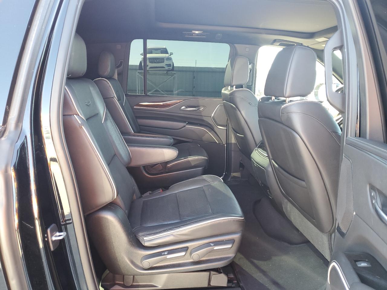 2021 Cadillac Escalade - Image 12
