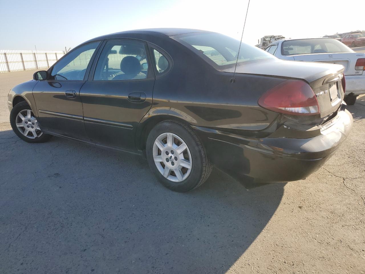 2006 Ford Taurus - Image 2
