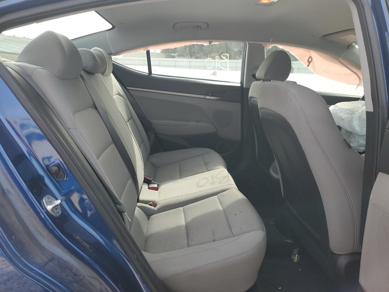 2018 Hyundai Elantra - Image 10