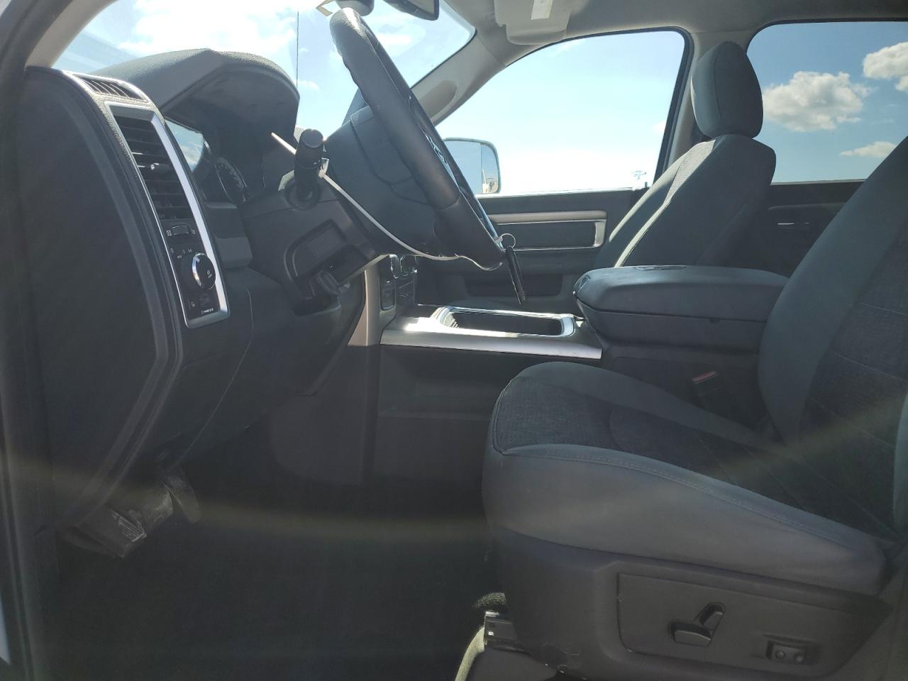 2016 RAM 1500 - Image 7