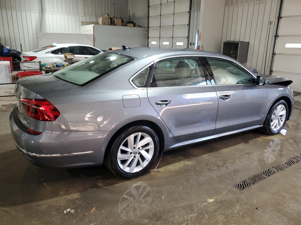 2018 Volkswagen Passat - Image 3