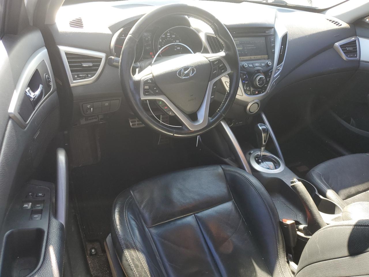 2015 Hyundai Veloster - Image 8