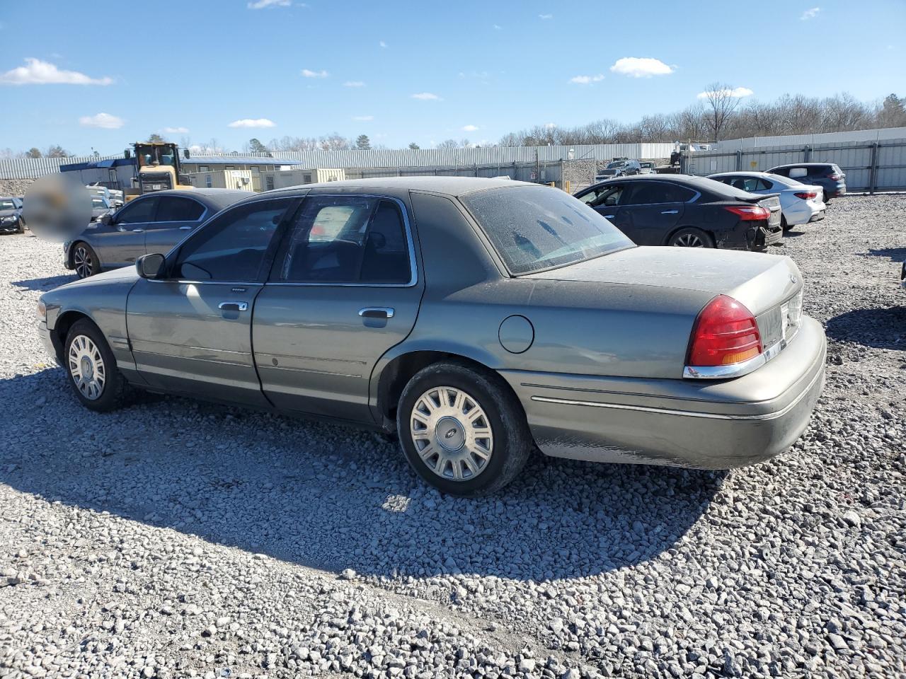 2003 Ford Crown Victoria - Image 2