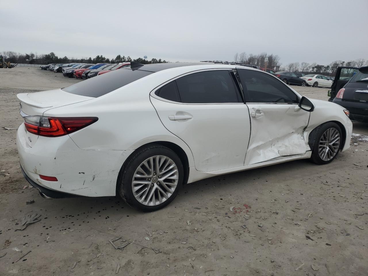 2016 Lexus ES - Image 3