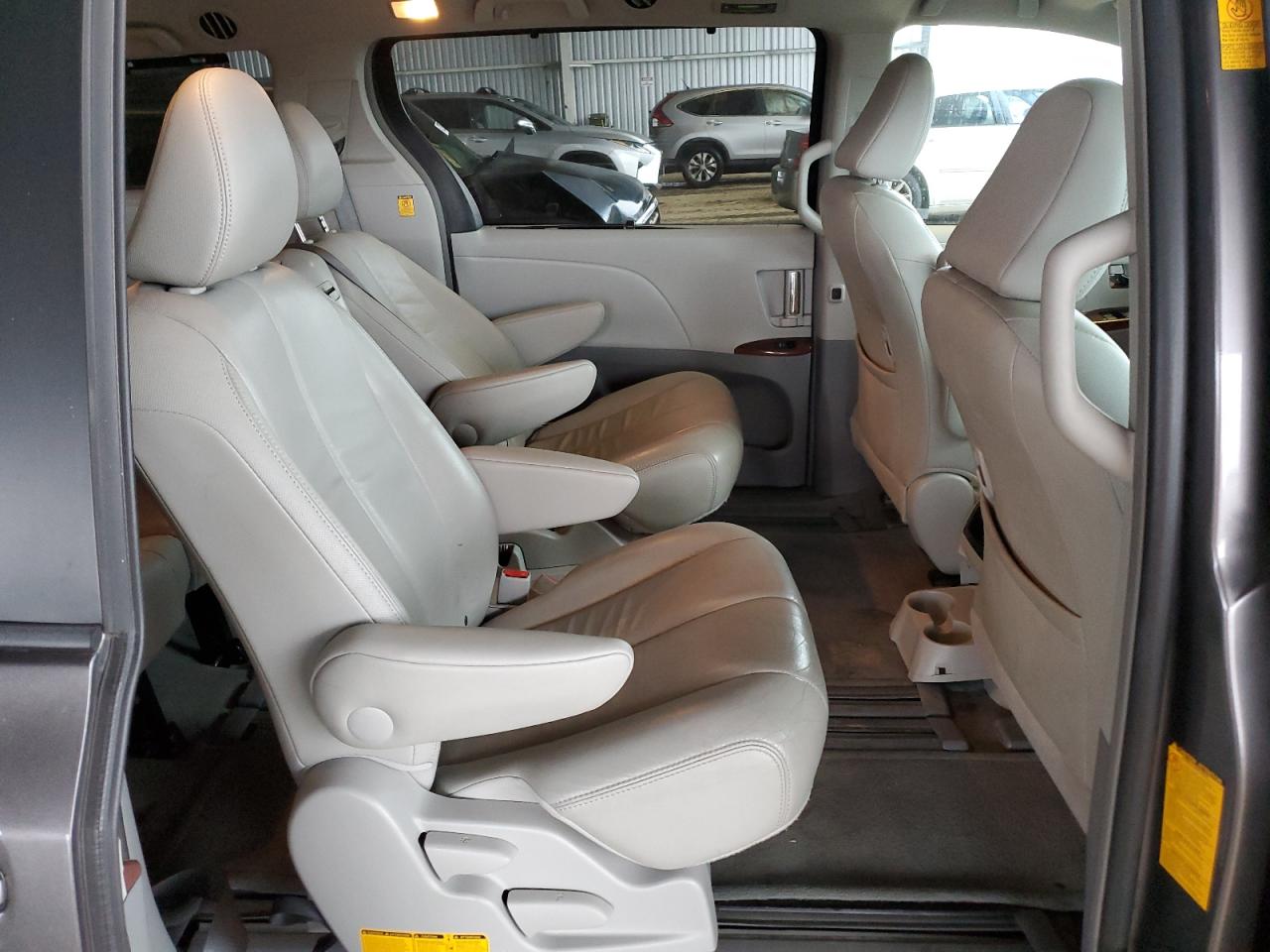 2013 Toyota Sienna - Image 11
