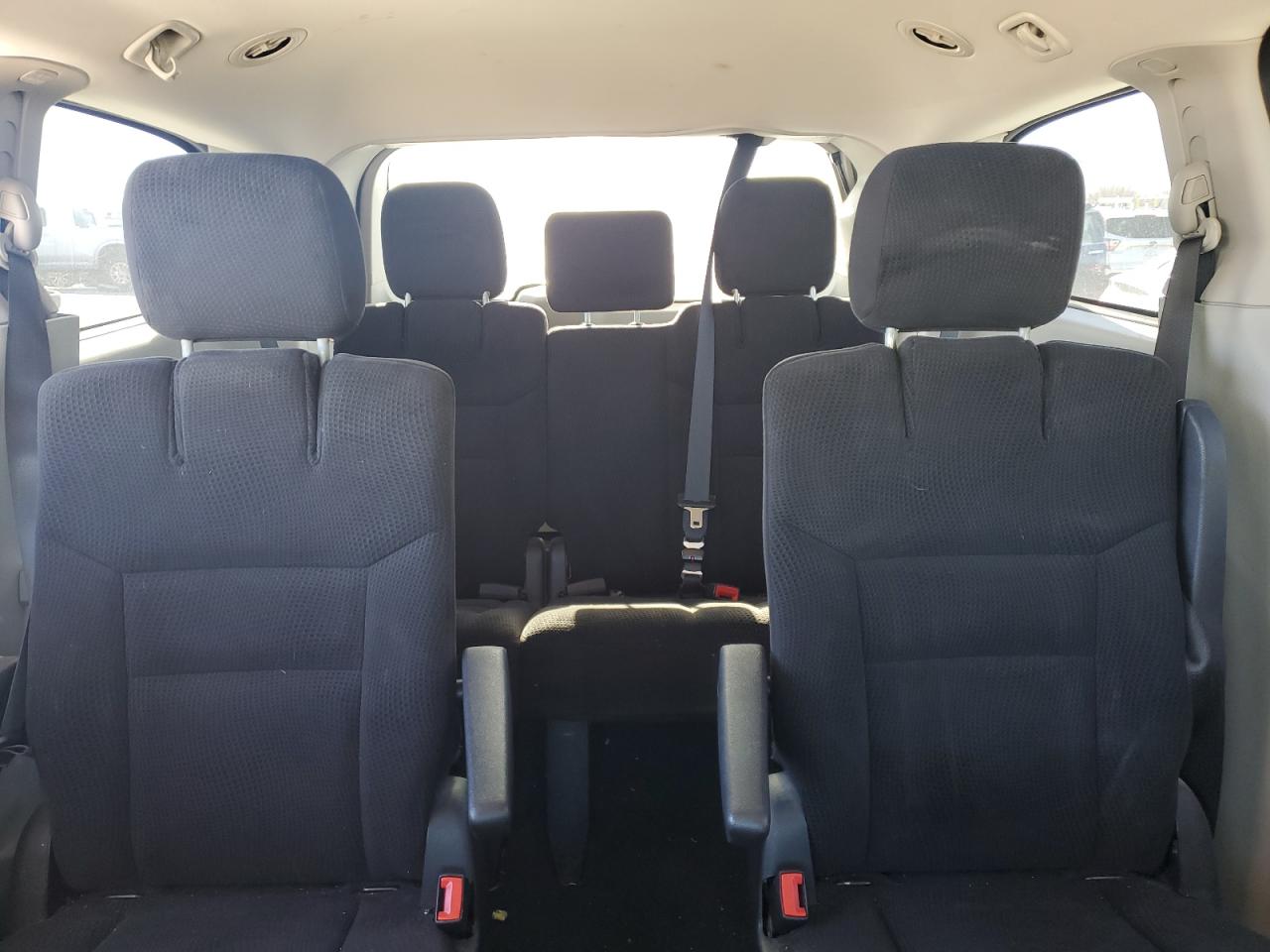 2016 Dodge Caravan - Image 10