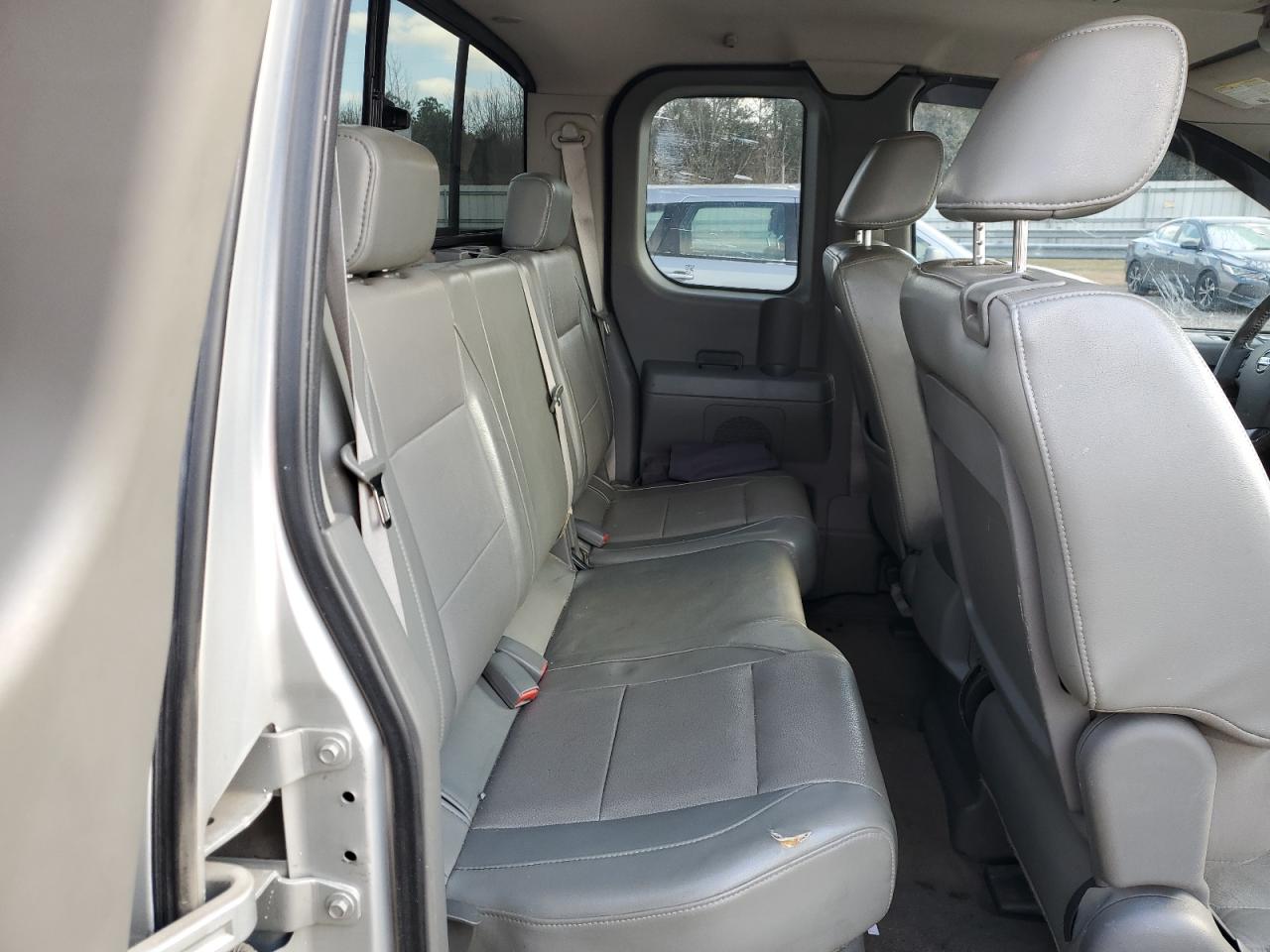 2007 Nissan Titan - Image 10