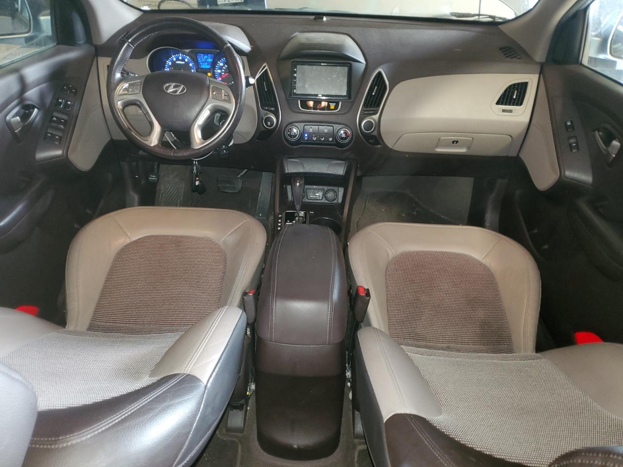 2010 Hyundai Tucson - Image 8
