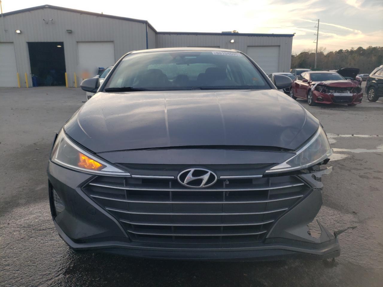 2019 Hyundai Elantra - Image 5